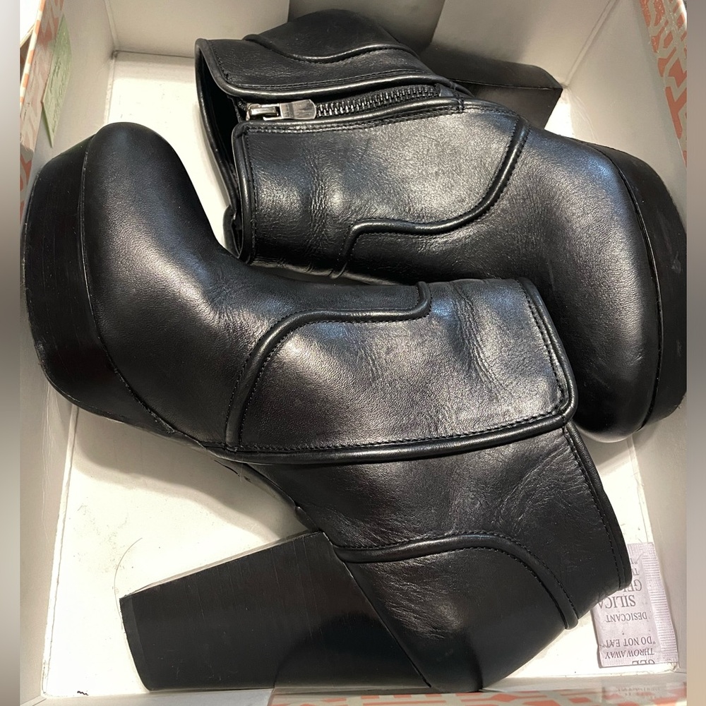 Black Gianni Bini Booties